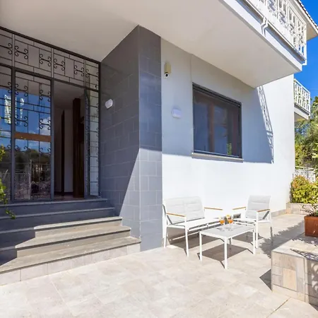 Villa In Sorrento With Private Pool And Beach