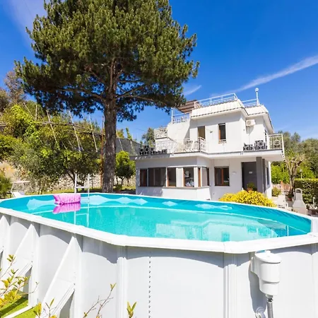 Villa In Sorrento With Private Pool And Beach